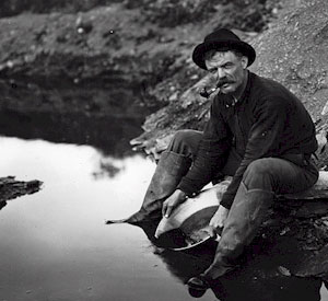 Uno de los buscadores de oro que hicieron miles de km hasta Skagway para buscar oro, muchos encontraron la muerte... otros la fortuna